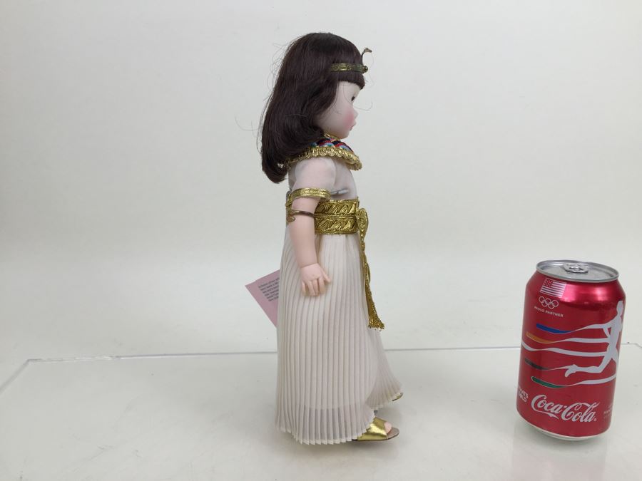 Vintage Madame Alexander 'Cleopatra' Doll With Stand [Photo 13]