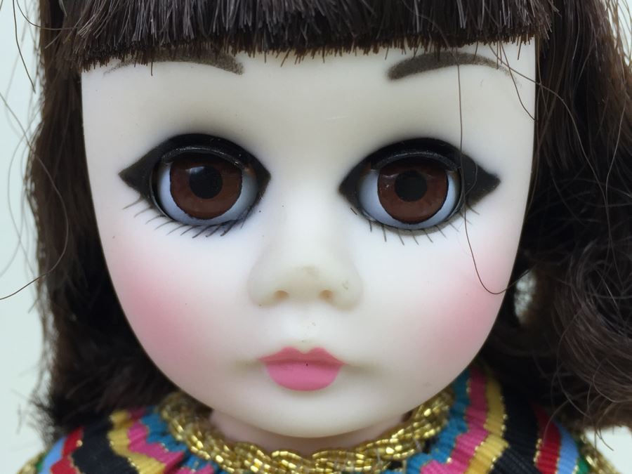 Vintage Madame Alexander 'Cleopatra' Doll With Stand [Photo 5]