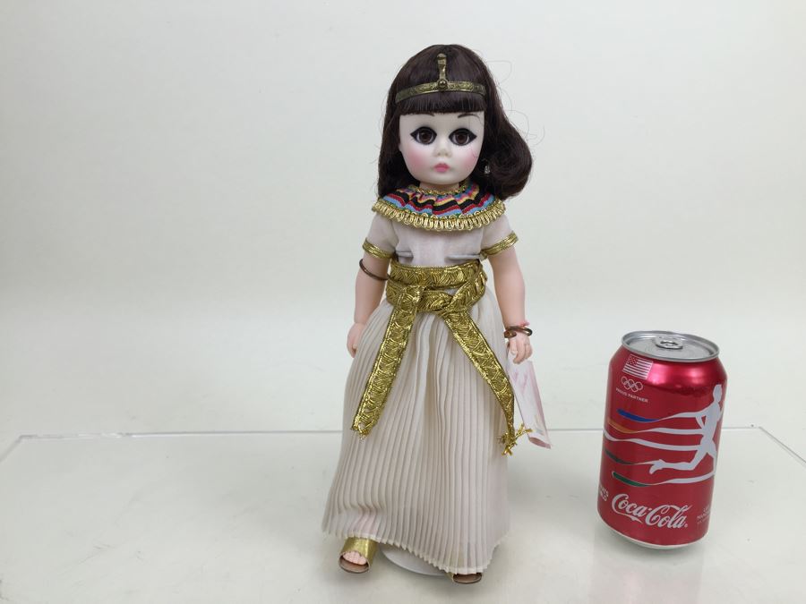 Vintage Madame Alexander 'Cleopatra' Doll With Stand [Photo 7]