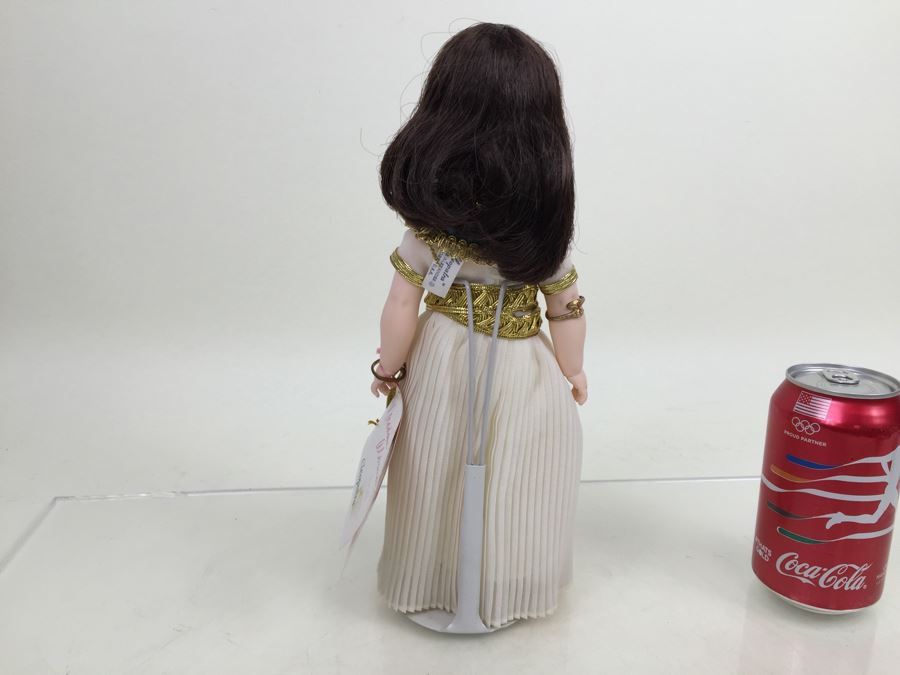 Vintage Madame Alexander 'Cleopatra' Doll With Stand [Photo 11]