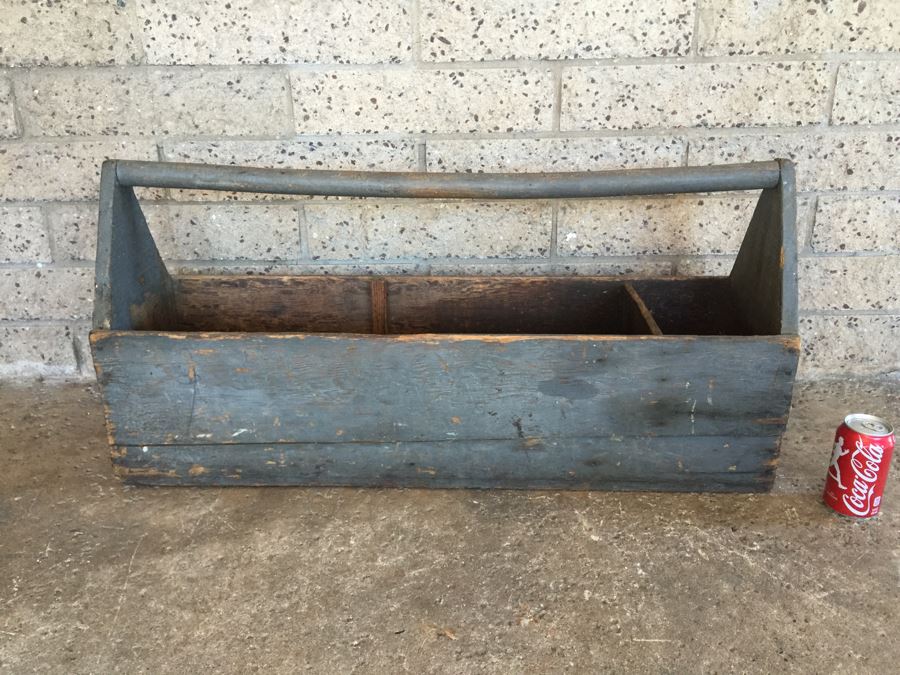 Long Vintage Wooden Tool Box [Photo 4]