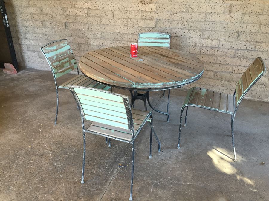 Vintage Metal And Wood Round Patio Garden Table With Four Chairs [Photo 1]