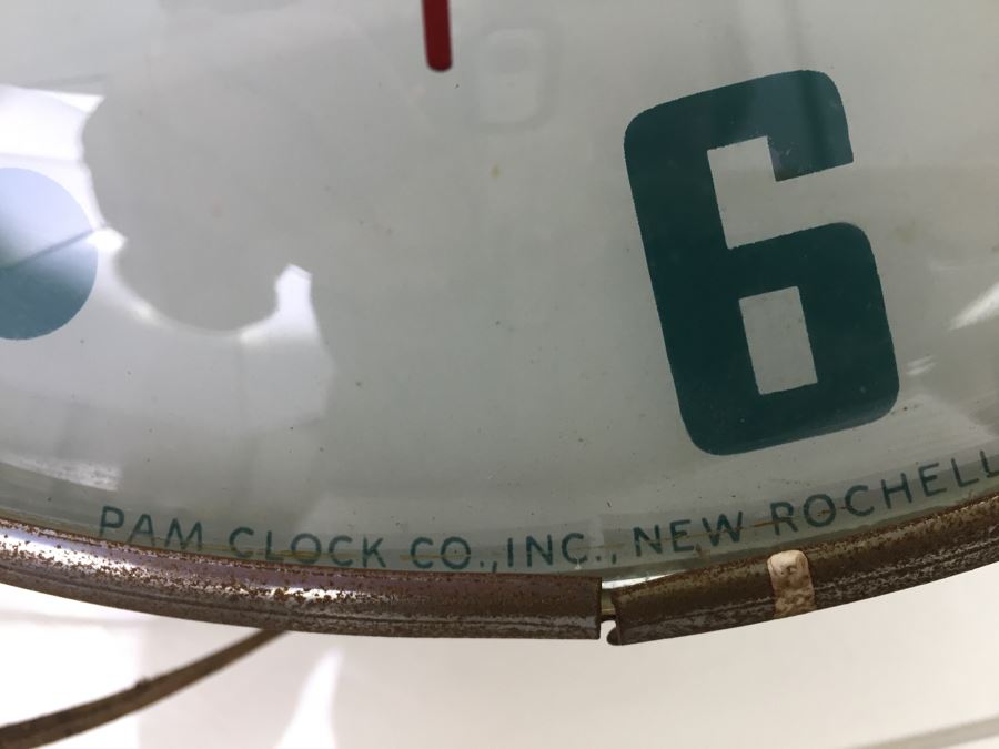 'Ask For VALVOLINE Motor Oil' PAM Clock Co. Illuminated Clock 1272 [Photo 8]