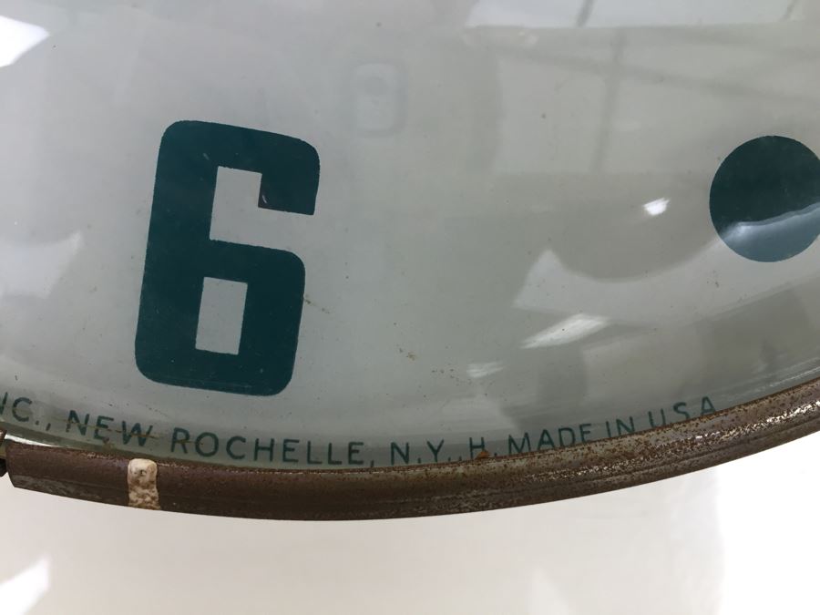 'Ask For VALVOLINE Motor Oil' PAM Clock Co. Illuminated Clock 1272 [Photo 10]