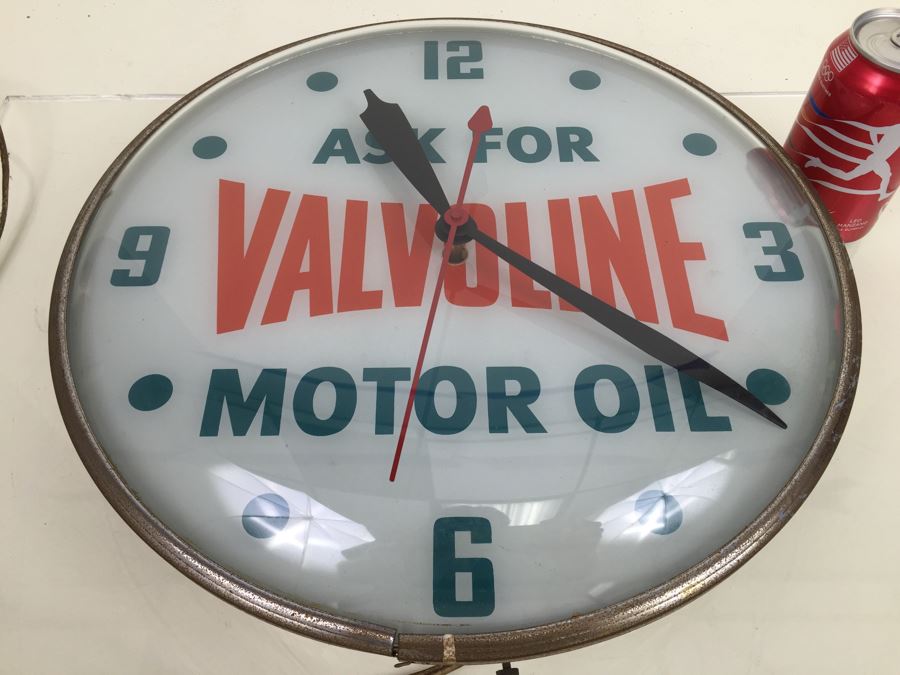 'Ask For VALVOLINE Motor Oil' PAM Clock Co. Illuminated Clock 1272 [Photo 6]