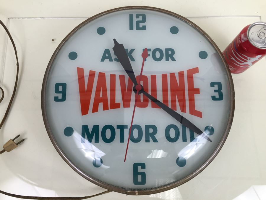 'Ask For VALVOLINE Motor Oil' PAM Clock Co. Illuminated Clock 1272