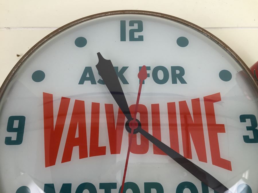 'Ask For VALVOLINE Motor Oil' PAM Clock Co. Illuminated Clock 1272 [Photo 5]