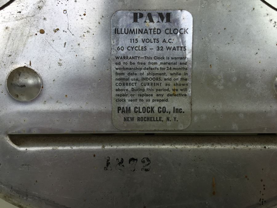 'Ask For VALVOLINE Motor Oil' PAM Clock Co. Illuminated Clock 1272 [Photo 14]