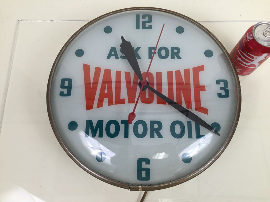 'Ask For VALVOLINE Motor Oil' PAM Clock Co. Illuminated Clock 1272 [Photo 13]