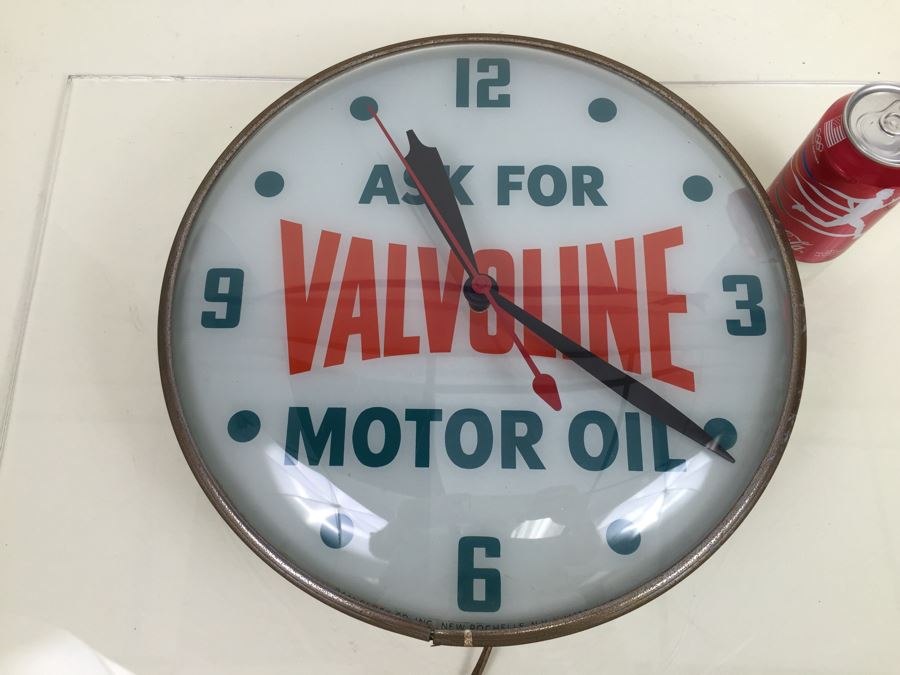 'Ask For VALVOLINE Motor Oil' PAM Clock Co. Illuminated Clock 1272 [Photo 11]