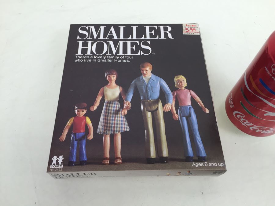 Smaller Homes Dollhouse Family Figurines Action Figures TOMY 2422 Vintage [Photo 1]
