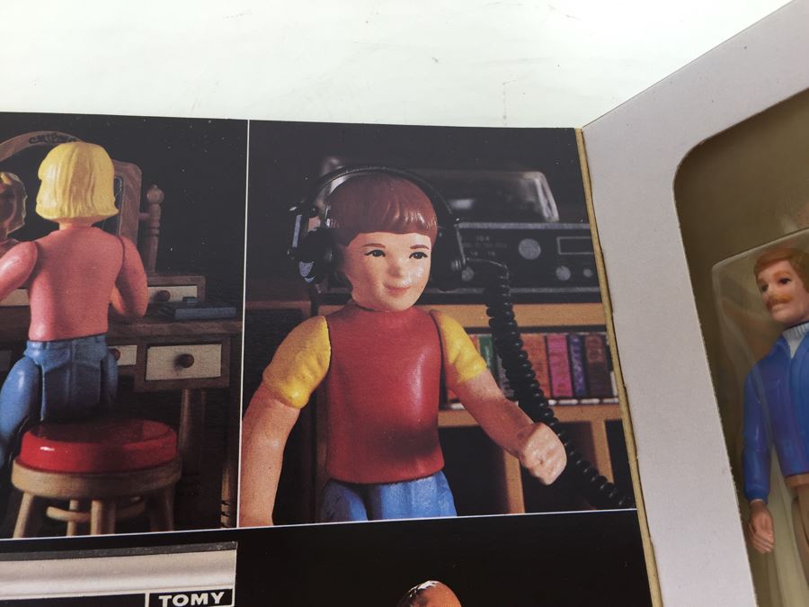 Smaller Homes Dollhouse Family Figurines Action Figures TOMY 2422 Vintage [Photo 3]