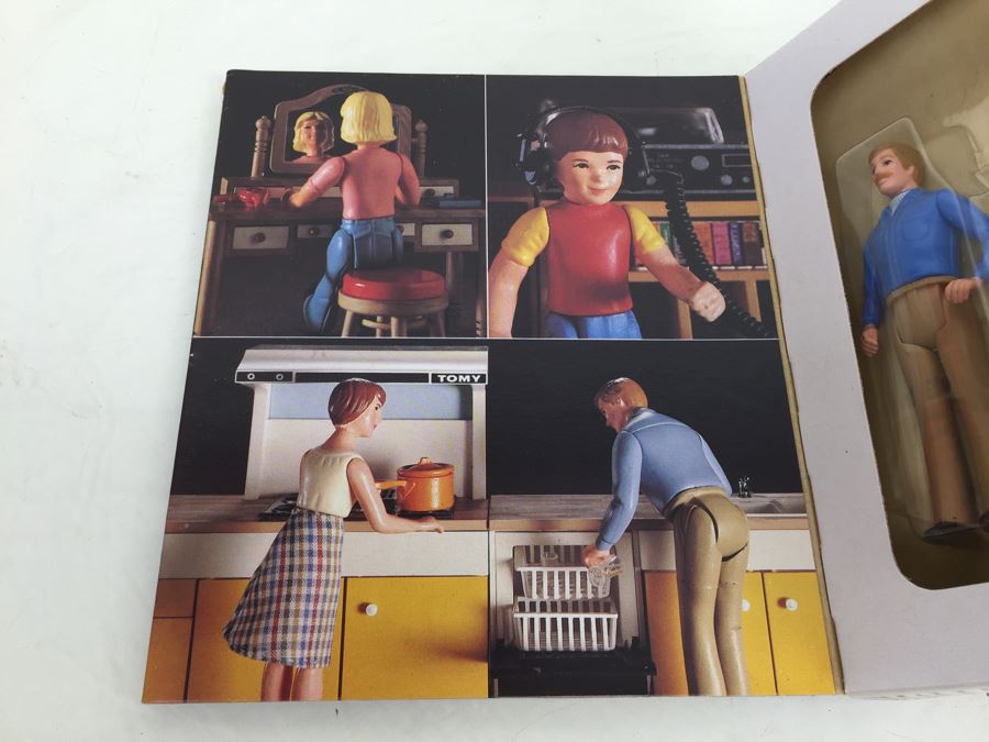Smaller Homes Dollhouse Family Figurines Action Figures TOMY 2422 Vintage [Photo 6]