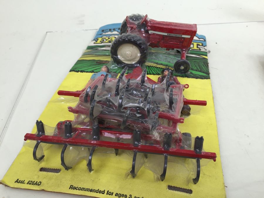 Pair Of ERTL Farm Set Tractor Farming Sets New Old Stock Sealed [Photo 15]