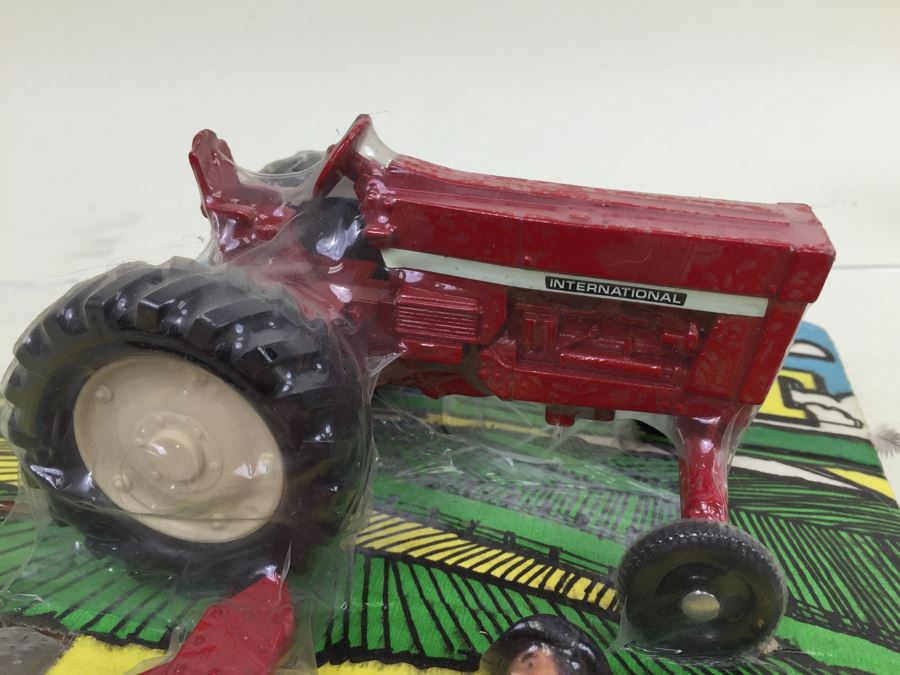 Pair Of ERTL Farm Set Tractor Farming Sets New Old Stock Sealed [Photo 14]