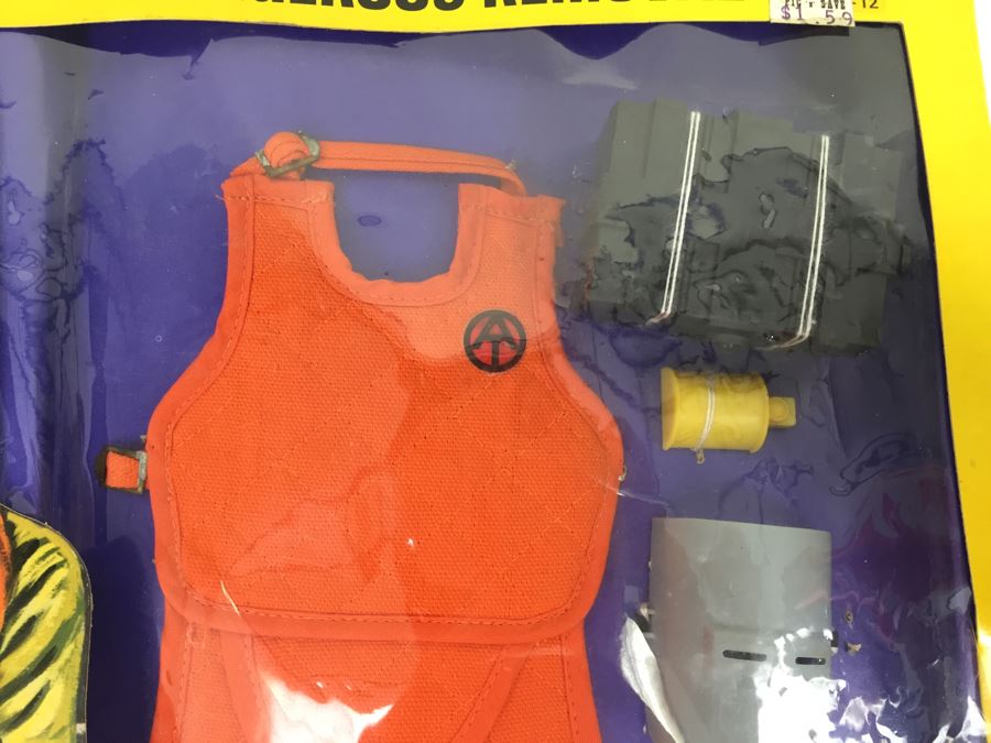 GI Joe Adventure Team Dangerous Removal Authentic GI Joe Clothing New In Box Hasbro 7370 Vintage 1973 [Photo 6]