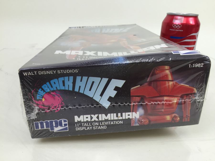 Walt Disney Studios' The Black Hole 'Maximillian' 11' Tall Robot Model MPC Model Kit Vintage 1979 New Old Stock Sealed [Photo 8]
