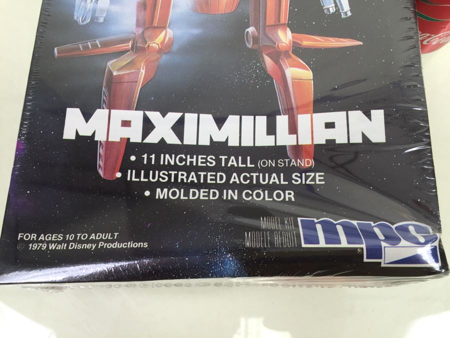 Walt Disney Studios' The Black Hole 'Maximillian' 11' Tall Robot Model MPC Model Kit Vintage 1979 New Old Stock Sealed [Photo 4]