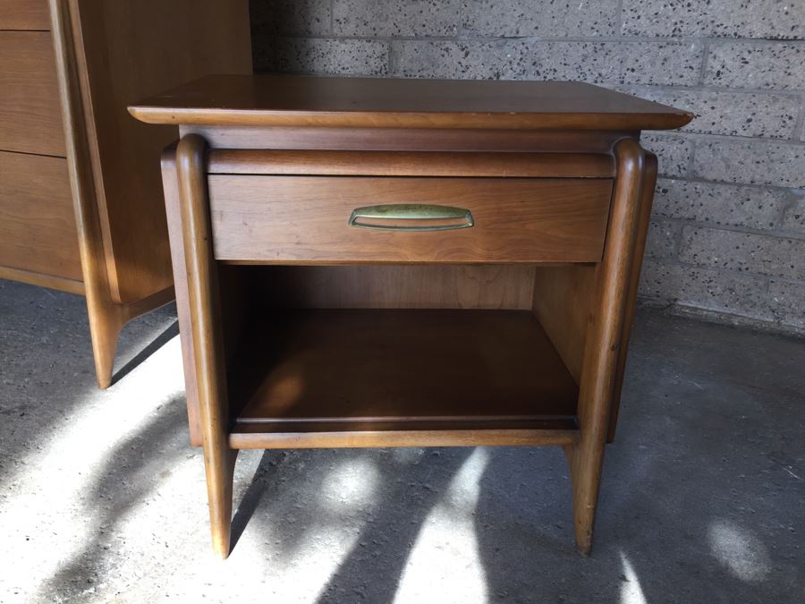 John Van Koert For Drexel Mid-Century Modern Projection Series Gentleman's Dresser Chest Of Drawers With Built In Mirror And Pair Of Drexel Nightstands [Photo 7]