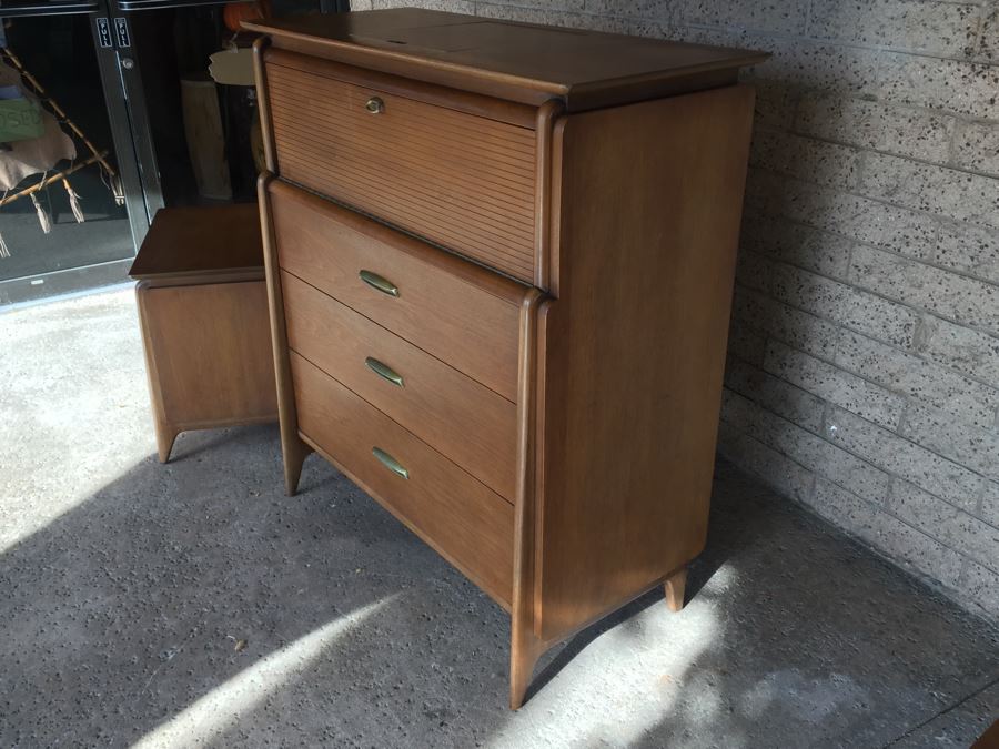 John Van Koert For Drexel Mid-Century Modern Projection Series Gentleman's Dresser Chest Of Drawers With Built In Mirror And Pair Of Drexel Nightstands [Photo 13]