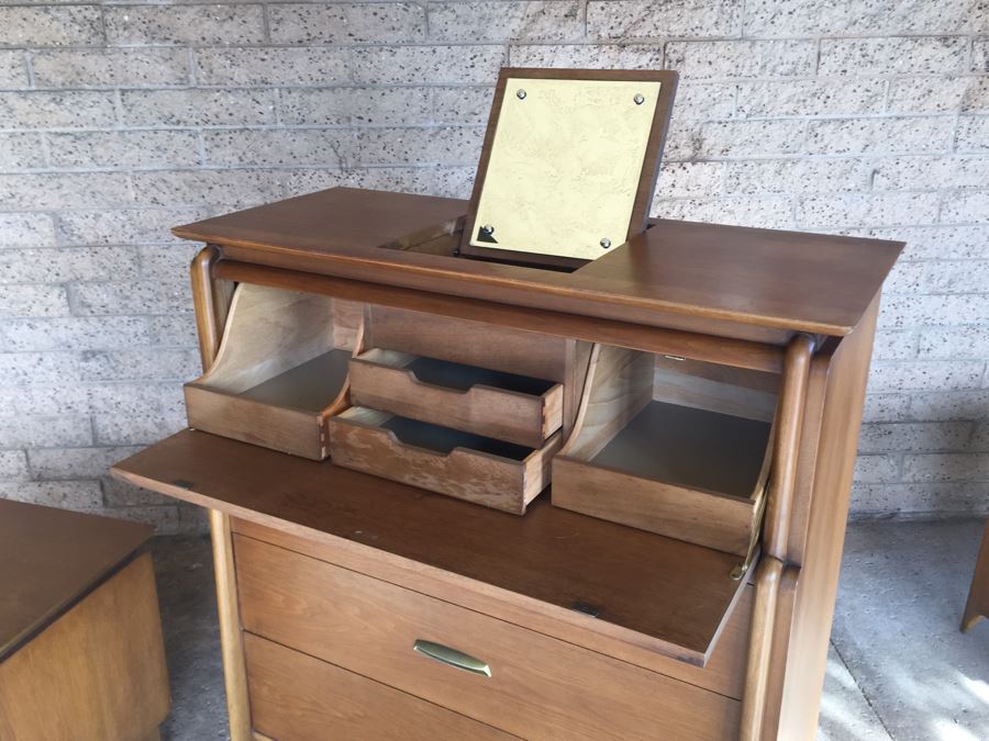 John Van Koert For Drexel Mid-Century Modern Projection Series Gentleman's Dresser Chest Of Drawers With Built In Mirror And Pair Of Drexel Nightstands [Photo 21]