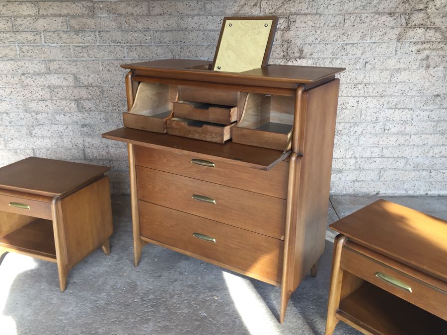 John Van Koert For Drexel Mid-Century Modern Projection Series Gentleman's Dresser Chest Of Drawers With Built In Mirror And Pair Of Drexel Nightstands [Photo 22]