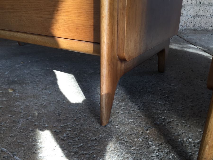 John Van Koert For Drexel Mid-Century Modern Projection Series Gentleman's Dresser Chest Of Drawers With Built In Mirror And Pair Of Drexel Nightstands [Photo 30]