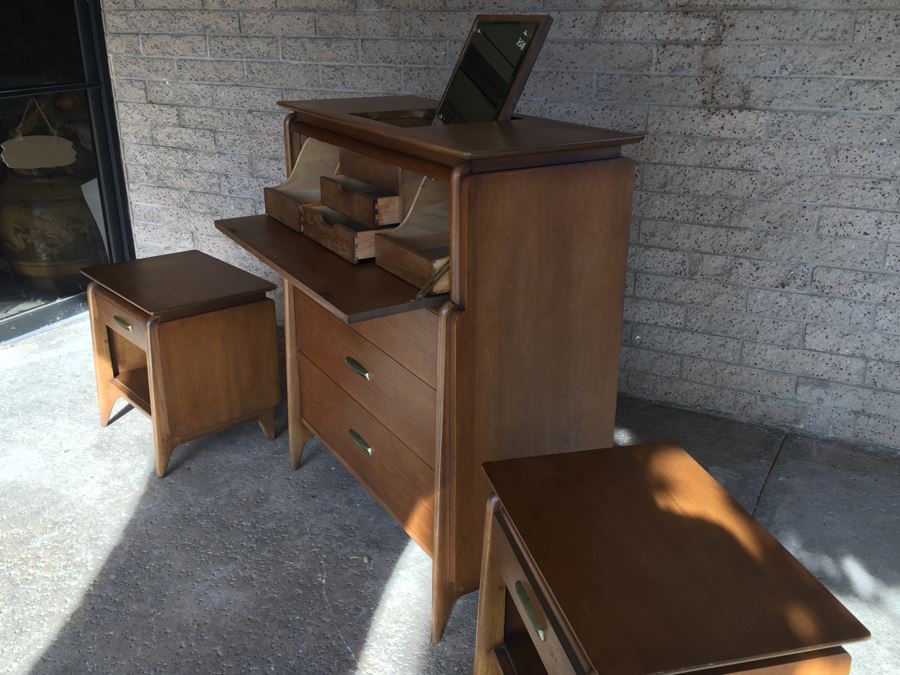 John Van Koert For Drexel Mid-Century Modern Projection Series Gentleman's Dresser Chest Of Drawers With Built In Mirror And Pair Of Drexel Nightstands [Photo 26]