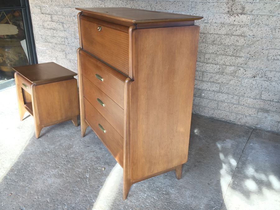 John Van Koert For Drexel Mid-Century Modern Projection Series Gentleman's Dresser Chest Of Drawers With Built In Mirror And Pair Of Drexel Nightstands [Photo 14]