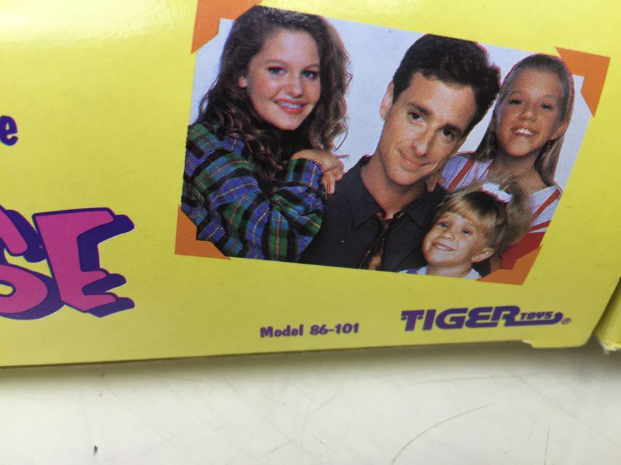 Pair Of FULL HOUSE TV Show Action Figure Sets Danny's Family And Jesse's Family Tiger Toys 86-101 86-102 New In Box Vintage 1993 [Photo 16]
