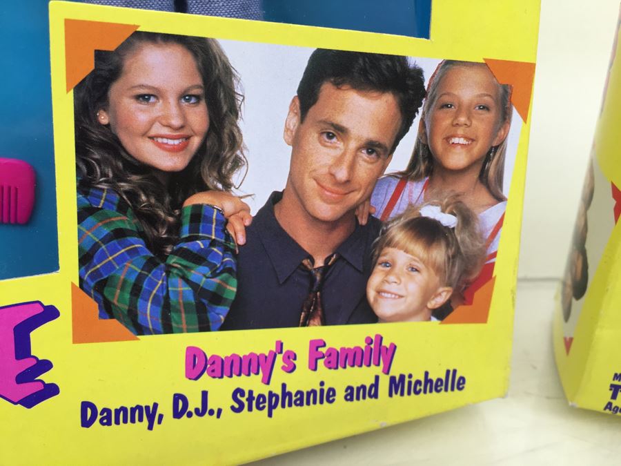 Pair Of FULL HOUSE TV Show Action Figure Sets Danny's Family And Jesse's Family Tiger Toys 86-101 86-102 New In Box Vintage 1993 [Photo 7]