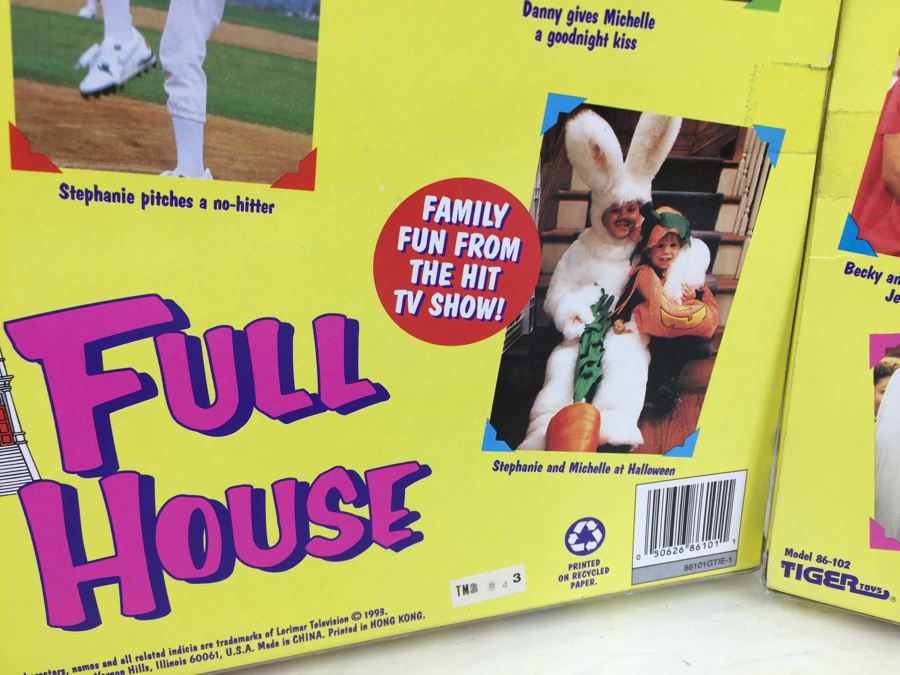 Pair Of FULL HOUSE TV Show Action Figure Sets Danny's Family And Jesse's Family Tiger Toys 86-101 86-102 New In Box Vintage 1993 [Photo 22]