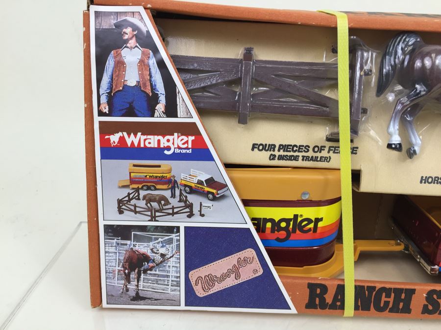 ERTL Wrangler Brand Ranch Set Featuring Wrangler Man New In Box 3674 [Photo 5]