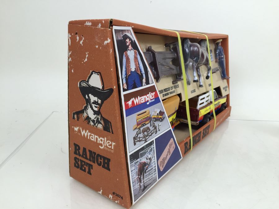 ERTL Wrangler Brand Ranch Set Featuring Wrangler Man New In Box 3674 [Photo 2]