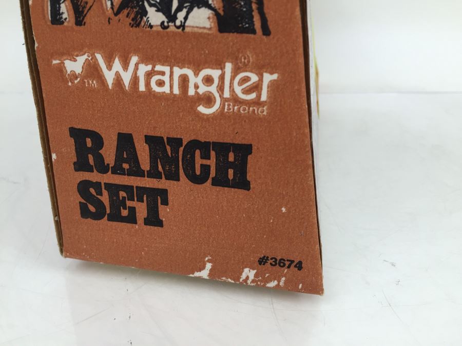 ERTL Wrangler Brand Ranch Set Featuring Wrangler Man New In Box 3674 [Photo 8]