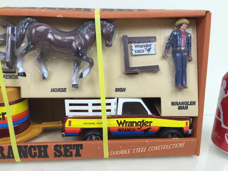 ERTL Wrangler Brand Ranch Set Featuring Wrangler Man New In Box 3674 [Photo 3]