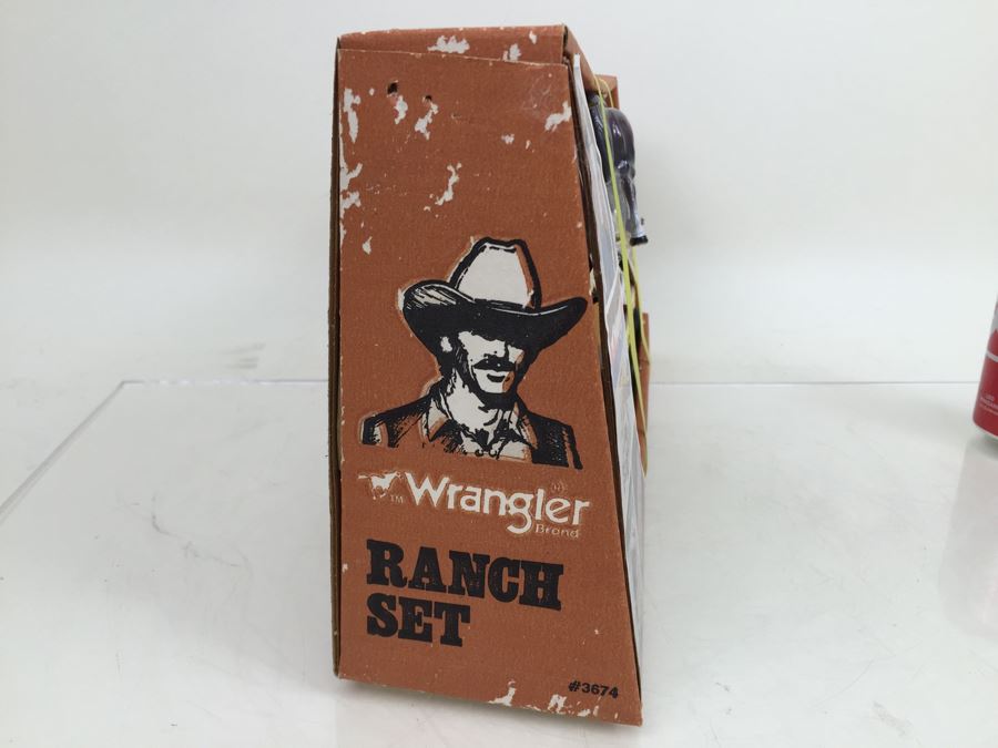 ERTL Wrangler Brand Ranch Set Featuring Wrangler Man New In Box 3674 [Photo 7]