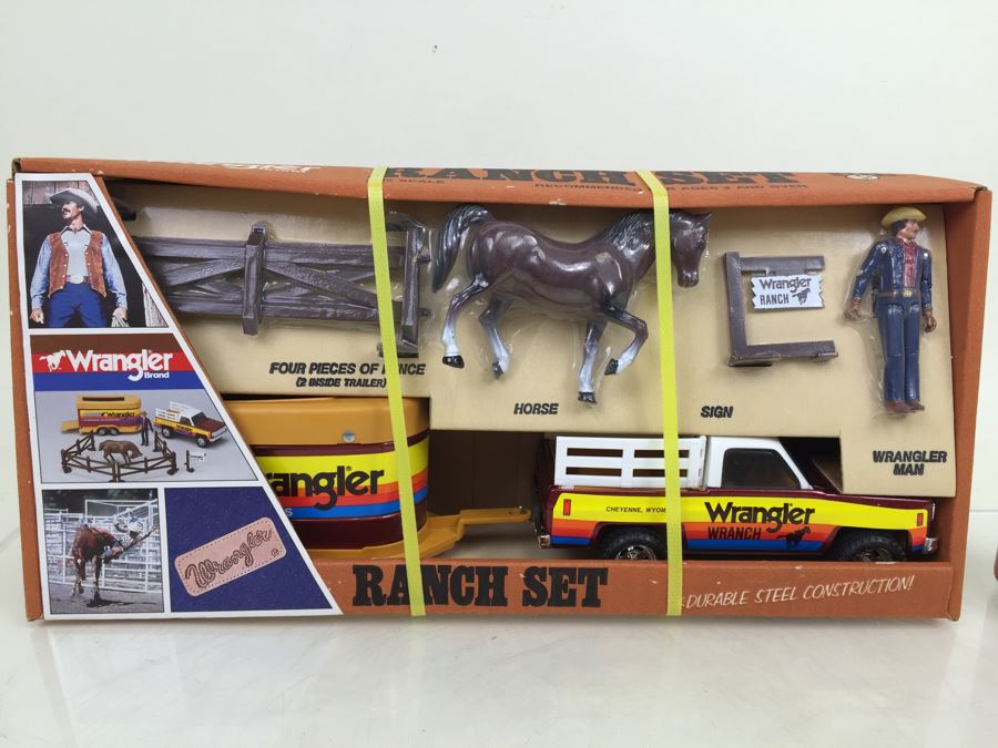 ERTL Wrangler Brand Ranch Set Featuring Wrangler Man New In Box 3674 [Photo 4]