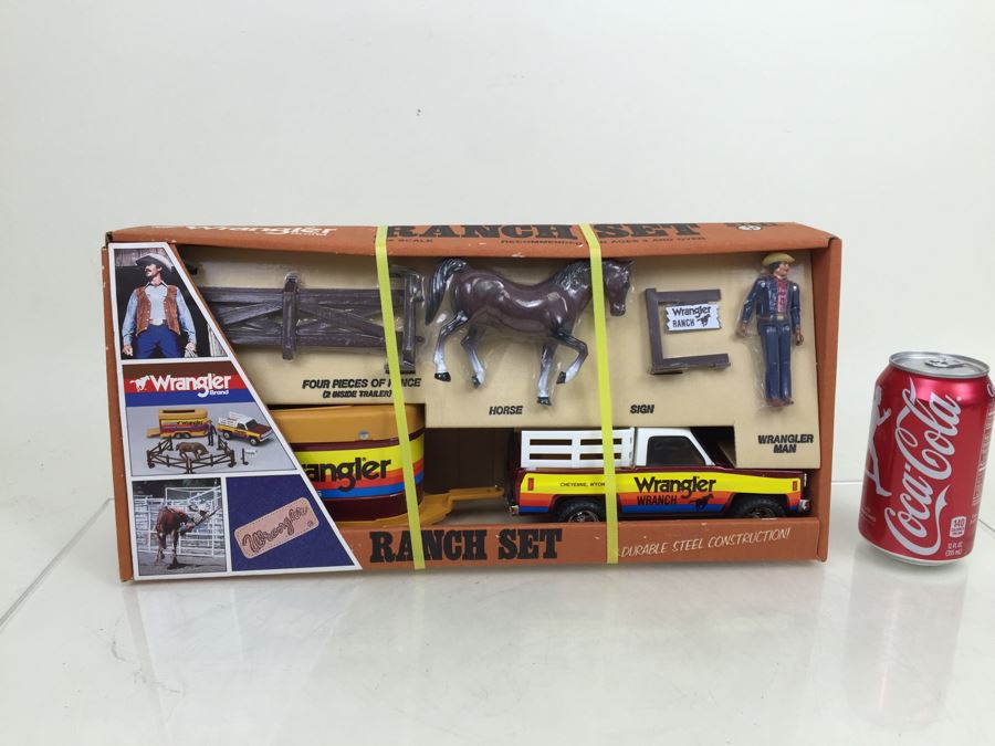 ERTL Wrangler Brand Ranch Set Featuring Wrangler Man New In Box 3674