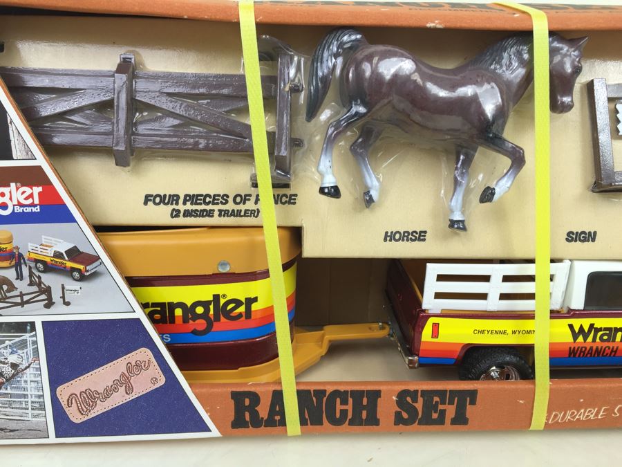 ERTL Wrangler Brand Ranch Set Featuring Wrangler Man New In Box 3674 [Photo 6]