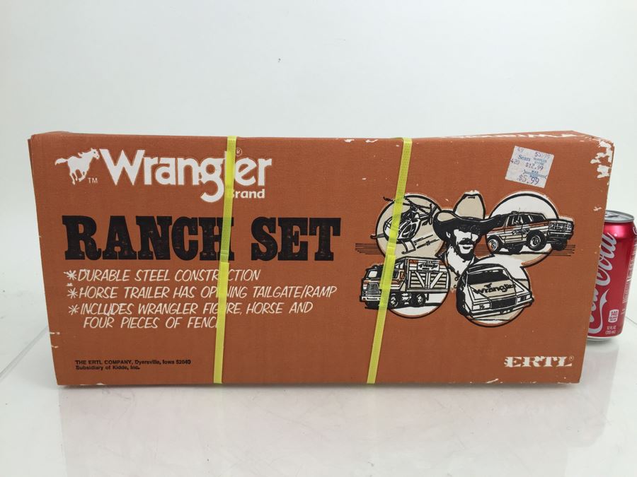 ERTL Wrangler Brand Ranch Set Featuring Wrangler Man New In Box 3674 [Photo 9]