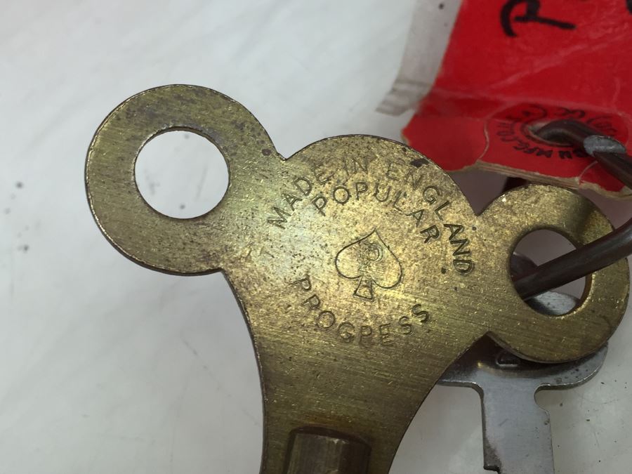 PULVER Chewing Gum One Cent Deliver A 'Tasty Chew' Coin Op With Moving Clown Red Porcelain Working With Key [Photo 13]