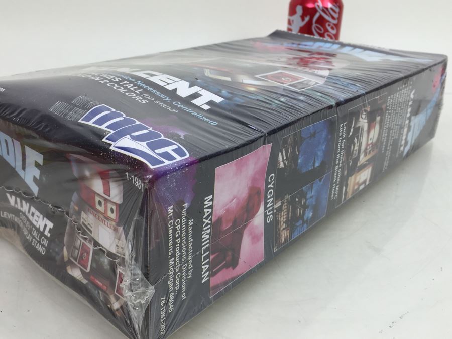 Walt Disney Studios' The Black Hole V.I.N.CENT. MPC Model Kit Over 8 1/2' Tall Robot Droid New In Box Sealed Vintage 1979 [Photo 3]