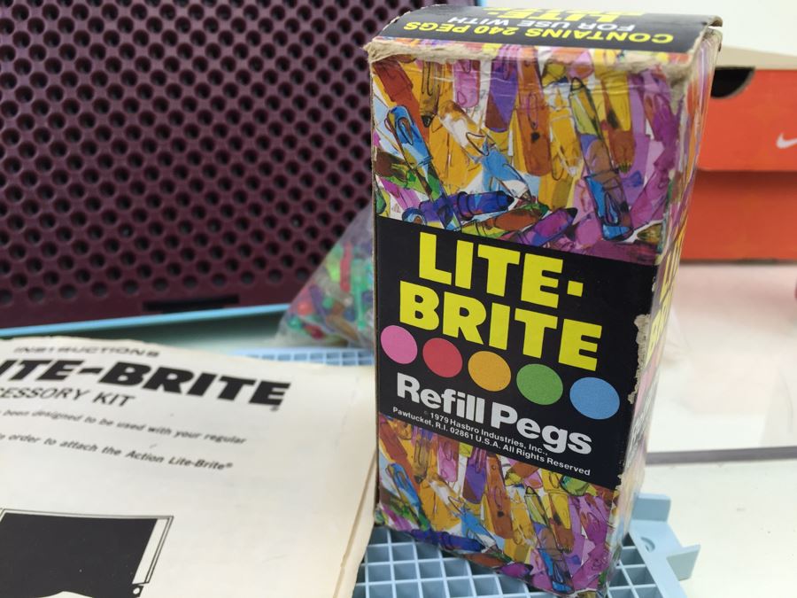 Vintage LITE-BRITE By HASBRO 5455 With Box And Tons Of Extra Colored Light Pegs Vintage 1967 [Photo 10]