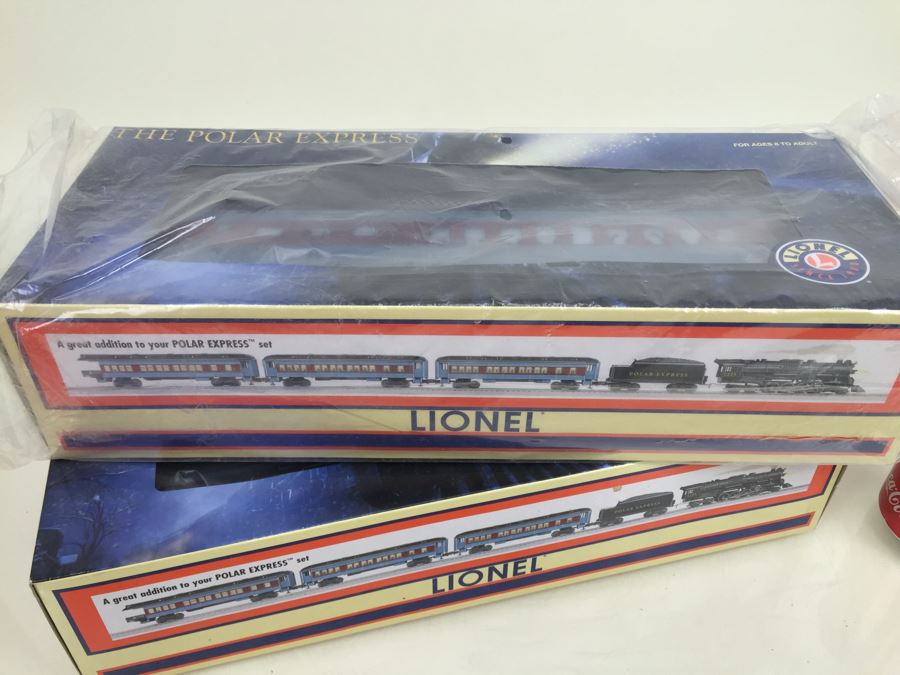 Pair Of LIONEL Trains 'The Polar Express' Polar Express Baggage Car 6-25135 And The Polar Express Diner Car 6-25134 From 2005 [Photo 1]