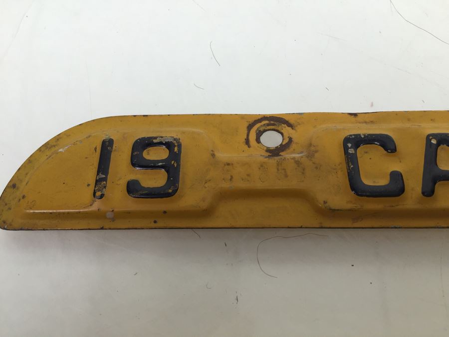 Vintage 1942 CALIFORNIA Yellow Vehicle Registration License Plate [Photo 4]