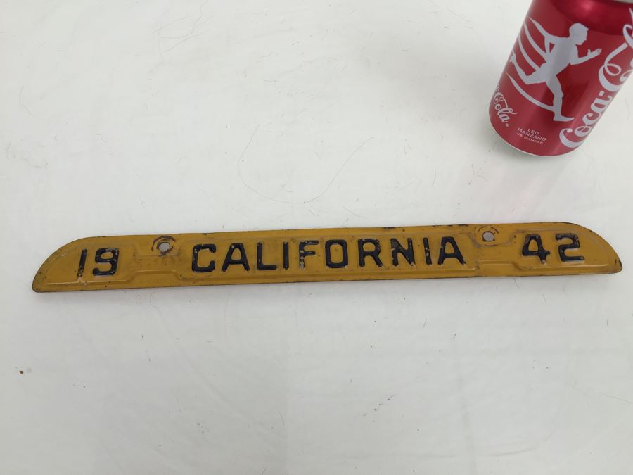 Vintage 1942 CALIFORNIA Yellow Vehicle Registration License Plate [Photo 1]
