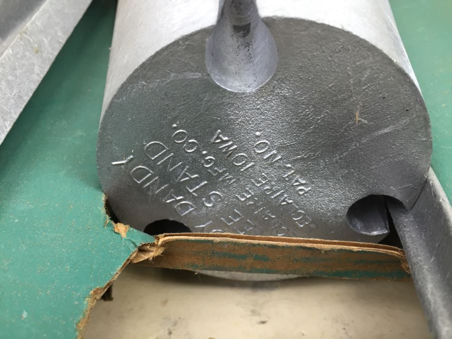 Vintage H-D Handy Dandy All Aluminum Tree Holder With Original Box [Photo 8]