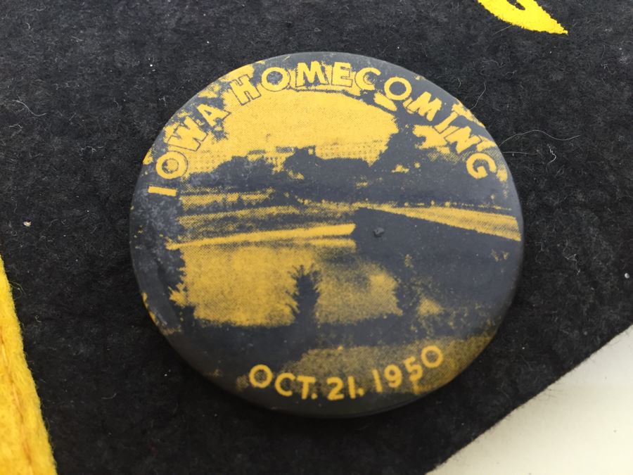 Vintage 1940's Iowa The Hawkeyes Penant With 1948, 1949, 1959 And 1951 Iowa Homecoming Buttons [Photo 8]