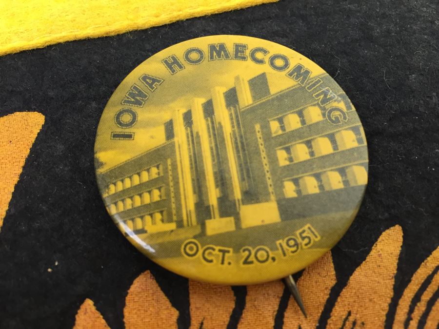 Vintage 1940's Iowa The Hawkeyes Penant With 1948, 1949, 1959 And 1951 Iowa Homecoming Buttons [Photo 9]